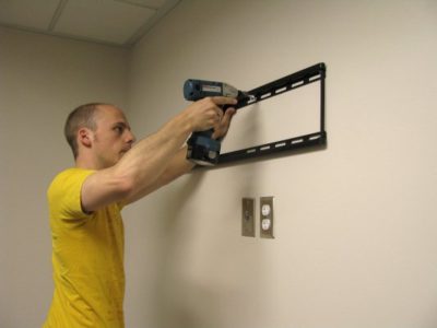 как установить телевизор на стену